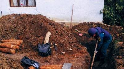 В полуметре от смерти: в Севастополе у жилого дома нашли снаряды