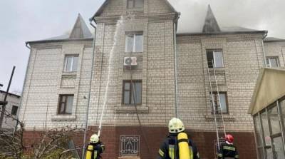 В Киеве горит дом в Соломенском районе