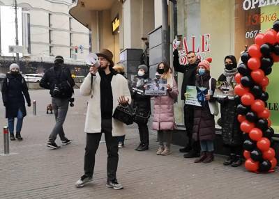 Центр Киева колотит: активисты решили "пройтись" по магазинам