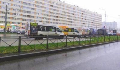 Власти Петербурга хотят запретить регулярную отправку заказного транспорта в сотни адресов