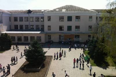 Российский учитель открыл стрельбу из-за нападения девятиклассника