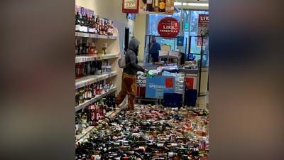 Англичанка разнесла супермаркет и 500 бутылок с алкоголем.