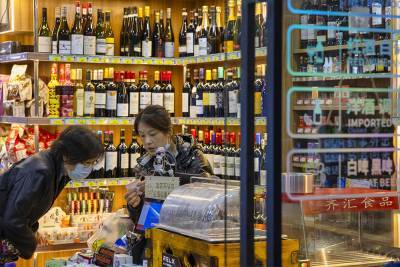 Китай повысит в три раза тарифы на австралийское вино