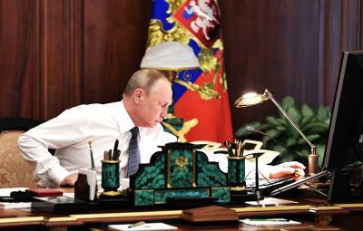 Песков объяснил, как Путина ограждают от коронавируса