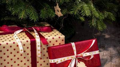 Опрос: 68% россиян готовы потратиться на новогодние подарки для близких