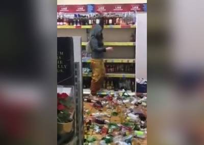 Около 500 бутылок с алкоголем разбила женщина в британском супермаркете