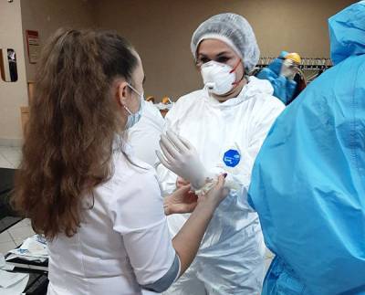Фотофакт. Пресс-секретарь Лукашенко Наталья Эйсмонт участвует в испытаниях российской вакцины от коронавируса