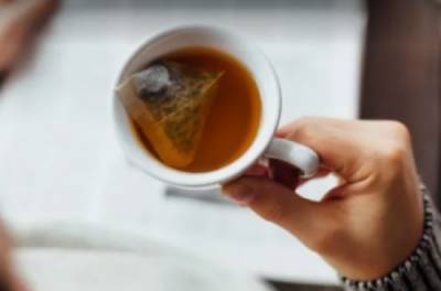 Медики рассказали, чем опасен чай при каждодневном употреблении