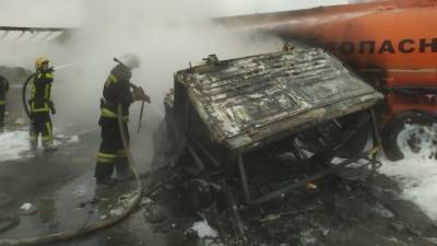 Фура полностью сгорела после столкновения с бензовозом под Суздалем