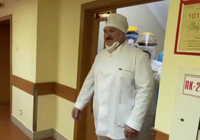 Президента Беларуси впервые увидели на публике в маске