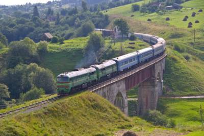 "Гуцульщина" снова будет курсировать: восстановят движение поезда Киев – Рахов