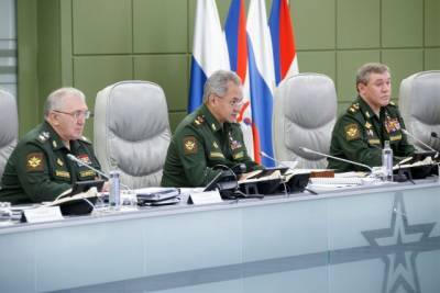 Шойгу: более 400 тысяч российских военных будут привиты от COVID-19