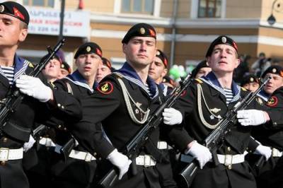 Шойгу поздравил морских пехотинцев РФ с 315-летием