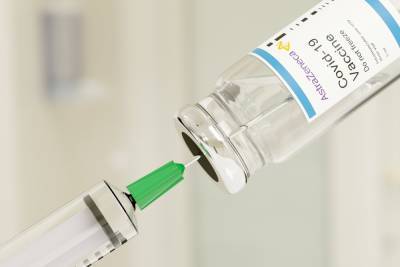 COVID-вакцина попала на рассмотрение британского регулятора