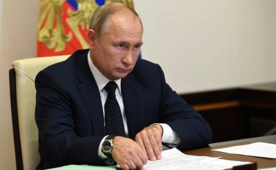 В Кремле отказались выдавать тайну Путина, почему он не носит маску