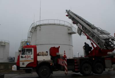 Пожарные тушили склад нефтебазы в Ленобласти. Все ради учений