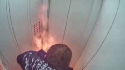 Оренбуржец чуть не сгорел в лифте.