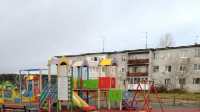 В поселке Возрождение Выборгского района обустроили спортивные и детские площадки
