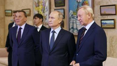 «Меры были приняты»: Песков объяснил, почему Путин не надел маску в Сарове