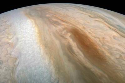 NASA показало видео полета над крупнейшей планетой Солнечной системы Юпитером