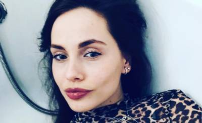 Украинская Анджелина Джоли взяла "в плен" своими жаркими позами в коротком топе: "Огонь-женщина"