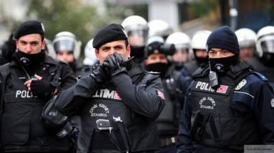 Правоохранители Турции задержали 24 сутенера в Мерсине