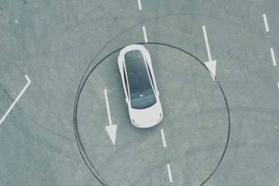 Tesla отзовет 11 тысяч авто: отрывается крыша и руль