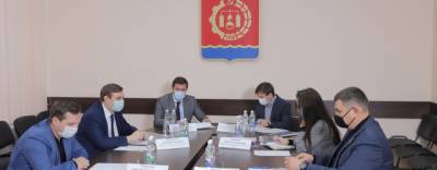 Три кандидата на пост главы администрации городского округа вынесены на обсуждение городской Думы