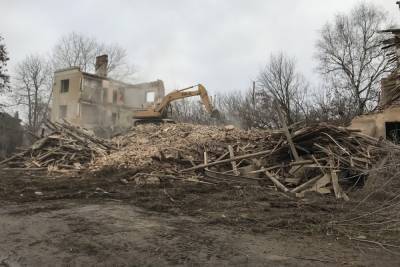В Зареченском округе Тулы идет снос аварийных построек