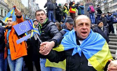Украинцы продолжают массово бежать в страны Евросоюза