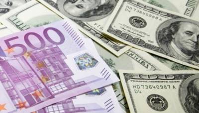 К закрытию межбанка доллар и евро «прибавили» в весе