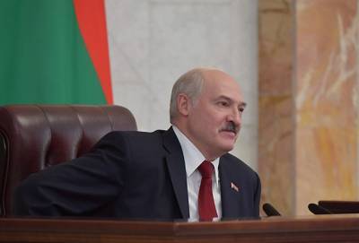Лукашенко заявил о планах Украины "задушить Беларусь"