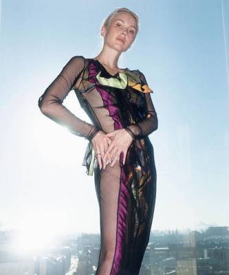 Нечего скрывать: Ольга Карпуть в абсолютно прозрачном платье Y/Project на голое тело