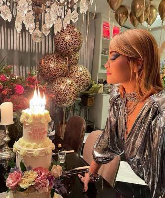 Задула свечи, загадала желание: как диско-дива Рита Ора отметила день рождения