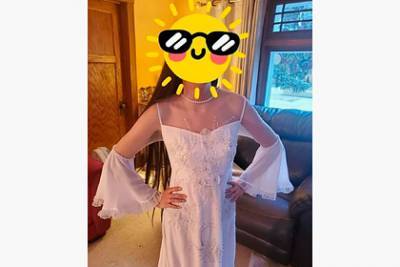 Одинокая девушка купила свадебное платье впрок и озадачила пользователей сети