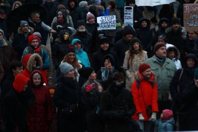 "Остановите фейковую пандемию": в Эстонии вспыхнули массовые протесты из-за защитных масок