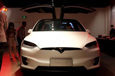 Tesla отзовет десять тысяч автомобилей из-за отлетающей крыши