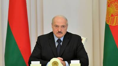 Лукашенко пообещал оставить пост президента после принятия новой конституции