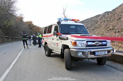 Три человека погибли при падении автомобиля в реку в Мцхета