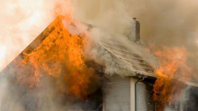 Два человека погибли при пожаре в доме под Калугой