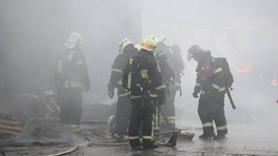 В Москве ликвидирован пожар в ангаре на площади 200 кв. метров