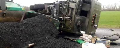 Под Кропивницким военный грузовик врезался в дорожный каток (ВИДЕО)