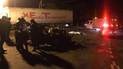 Три человека погибли по дороге в Джубгу: иномарка столкнулась с фурой