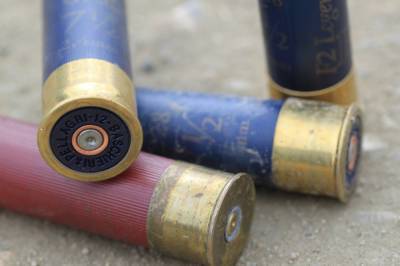 98 «огнестрелов» и 12,5 кг взрывчатки: томичи разоружились на 700 тысяч рублей