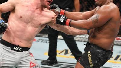 UFC назвал причину отмены боя Блэйдса и Льюиса