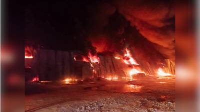 В Якутии пожар уничтожил 15 автомобилей