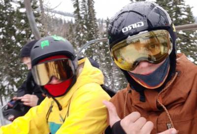 Шлем пробило, зубы вылетели: в кемеровской области страшной смертью погиб инструктор по сноуборду