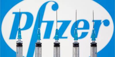 Вакцину Pfizer начали доставлять в другие страны мира — СМИ