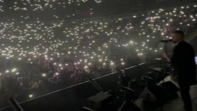 Концерт Басты в Петербурге собрал тысячи человек вопреки пандемии