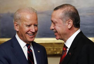 СМИ: Турция хочет наладить связи с США из-за разногласий с Россией